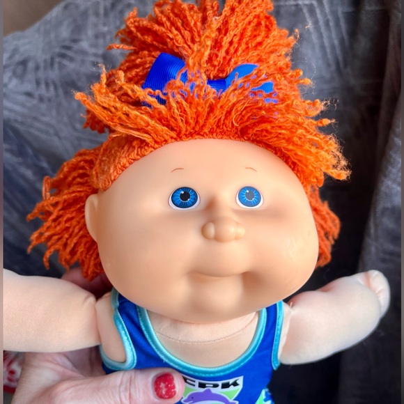 Cabbage Patch vintage Hasbro 15” red/blue doll in CPK clothes - children - Picture 3 of 17